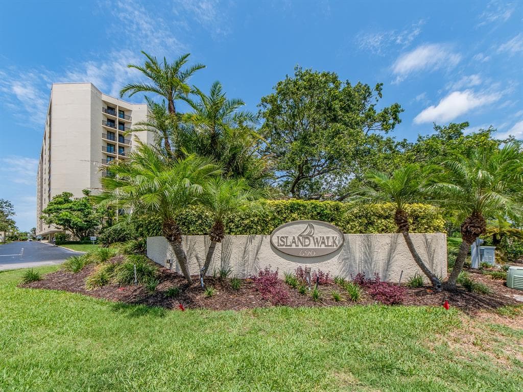 690 ISLAND WAY UNIT 1011