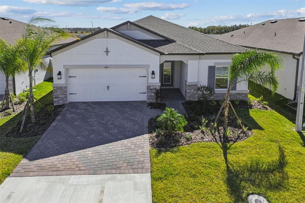 5813 FREESIA DRIVE LAKELAND, FL 33811