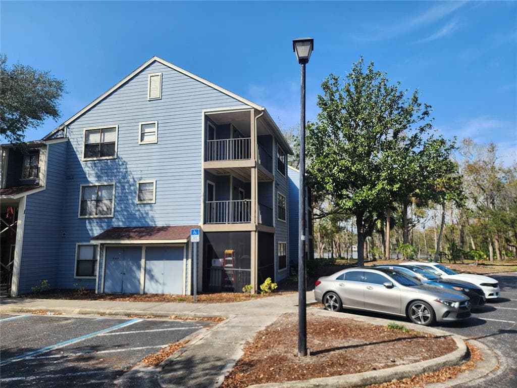 8586 KEY BISCAYNE DRIVE UNIT 201 TAMPA, FL 33614