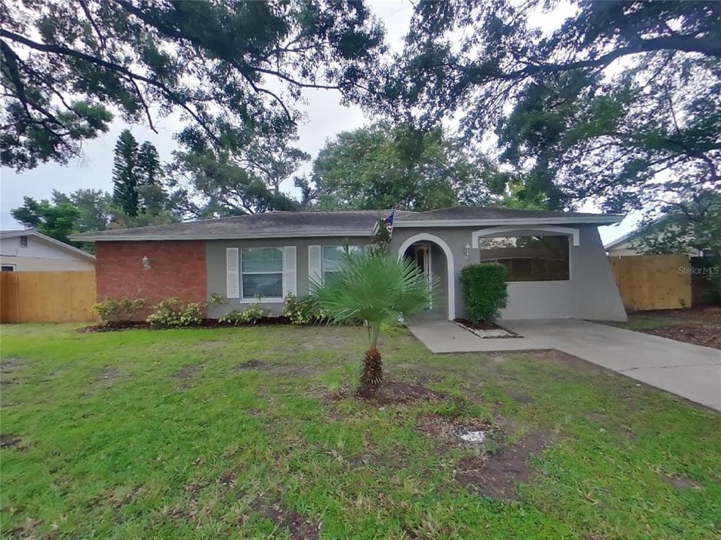 704 FALKIRK AVENUE VALRICO, FL 33594