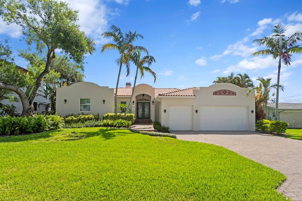 3265 MAPLE STREET NE ST PETERSBURG, FL 33704