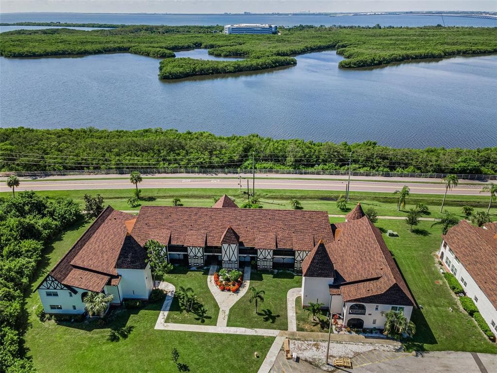 320 N BAYSHORE BOULEVARD UNIT 107