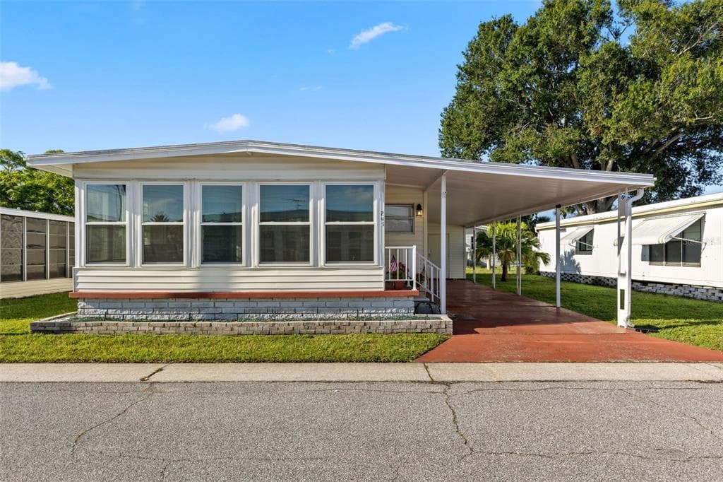 245 PELICAN DRIVE N OLDSMAR, FL 34677