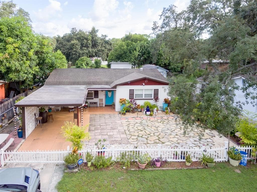 315 E SENECA AVENUE TAMPA, FL 33612