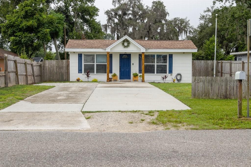 135 CARROLL STREET CLERMONT, FL 34711