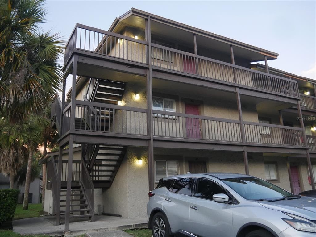 6306 NEWTOWN CIRCLE UNIT 6B1 TAMPA, FL 33615