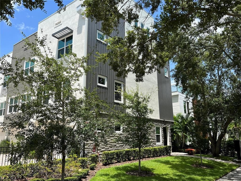 105 5TH AVENUE N ST PETERSBURG, FL 33701