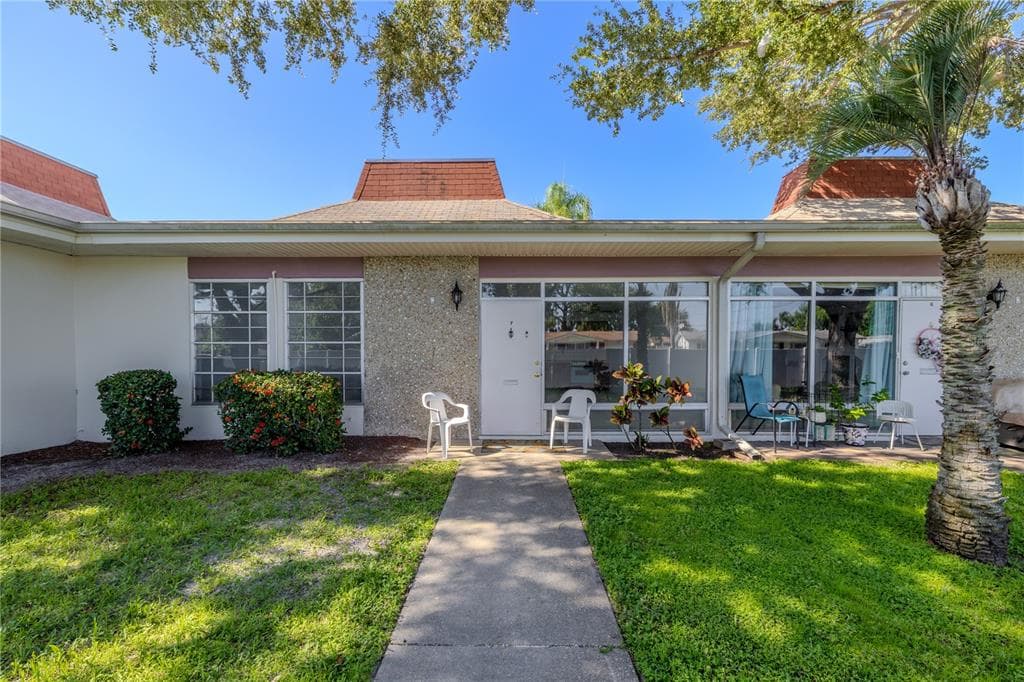 4375 TAHITIAN GARDENS CIRCLE UNIT F HOLIDAY, FL 34691