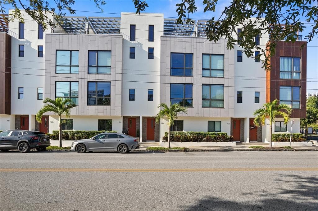 818 2ND AVENUE N ST PETERSBURG, FL 33701