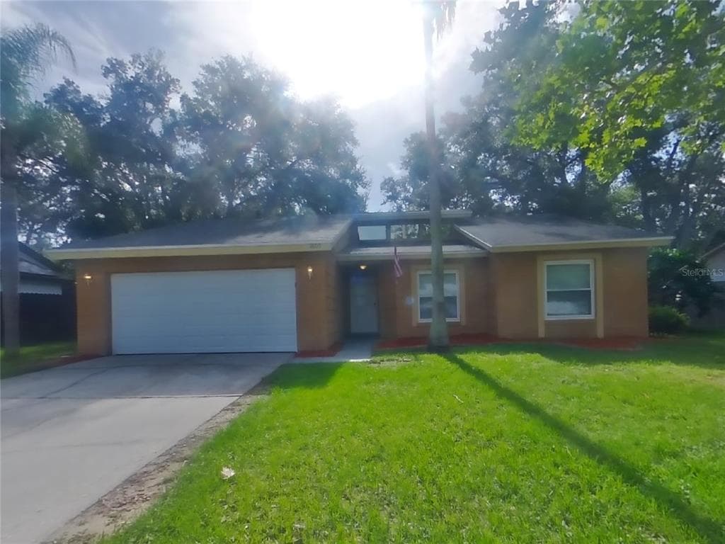 1605 LONG POND DRIVE VALRICO, FL 33594