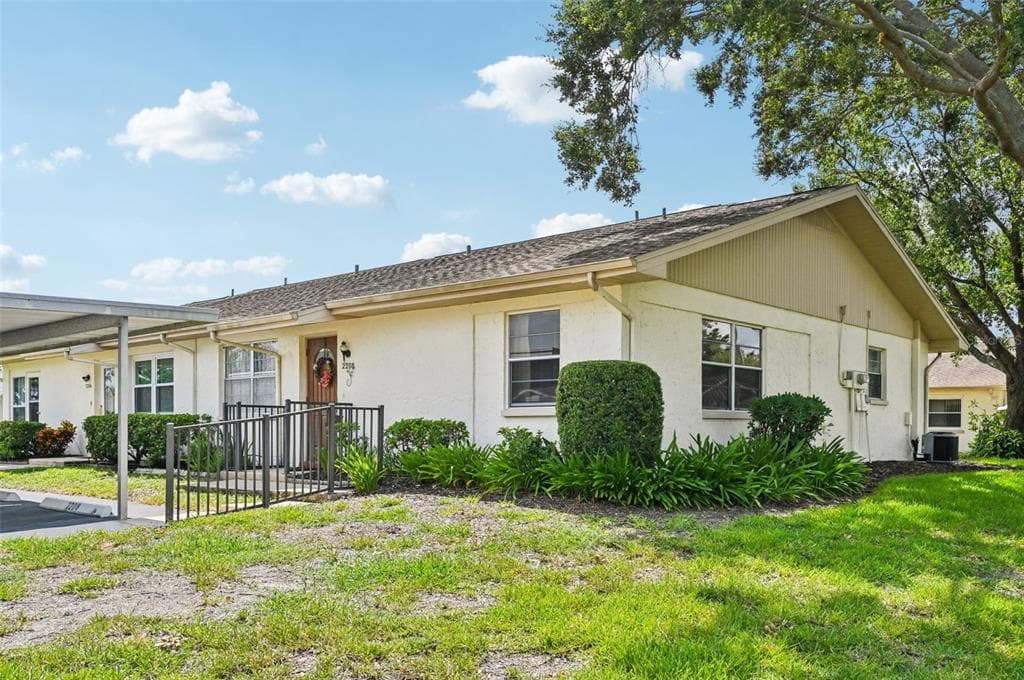 2208 GRENADIER DRIVE SUN CITY CENTER, FL 33573