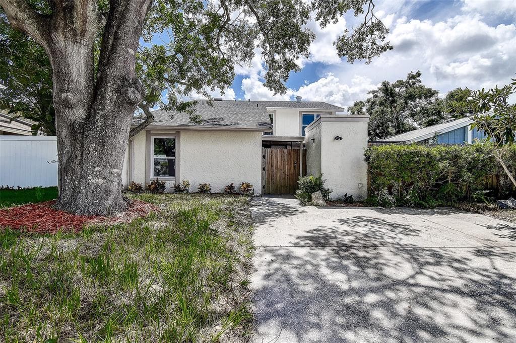 10303 PENNYTREE PLACE TAMPA, FL 33624