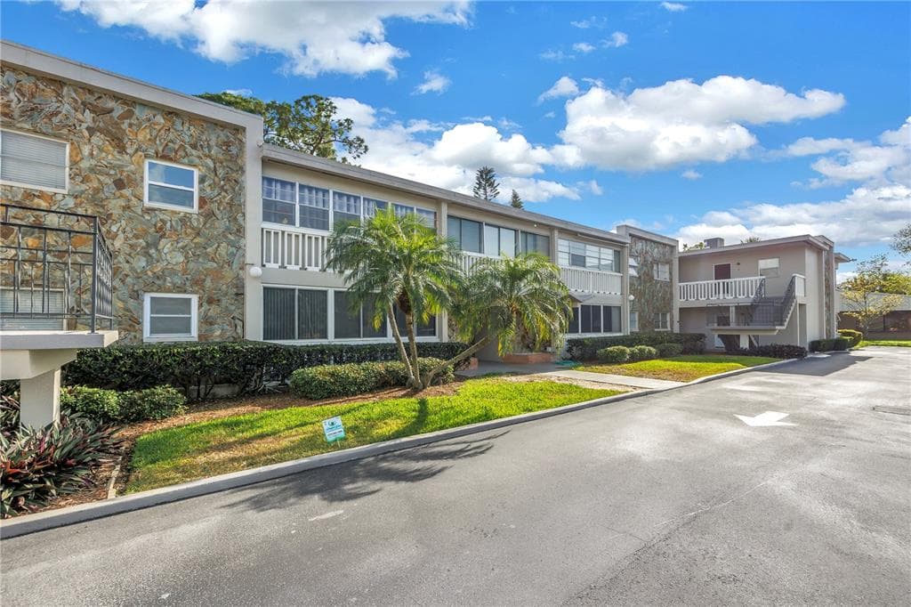 800 71ST AVENUE N UNIT 10 ST PETERSBURG, FL 33702