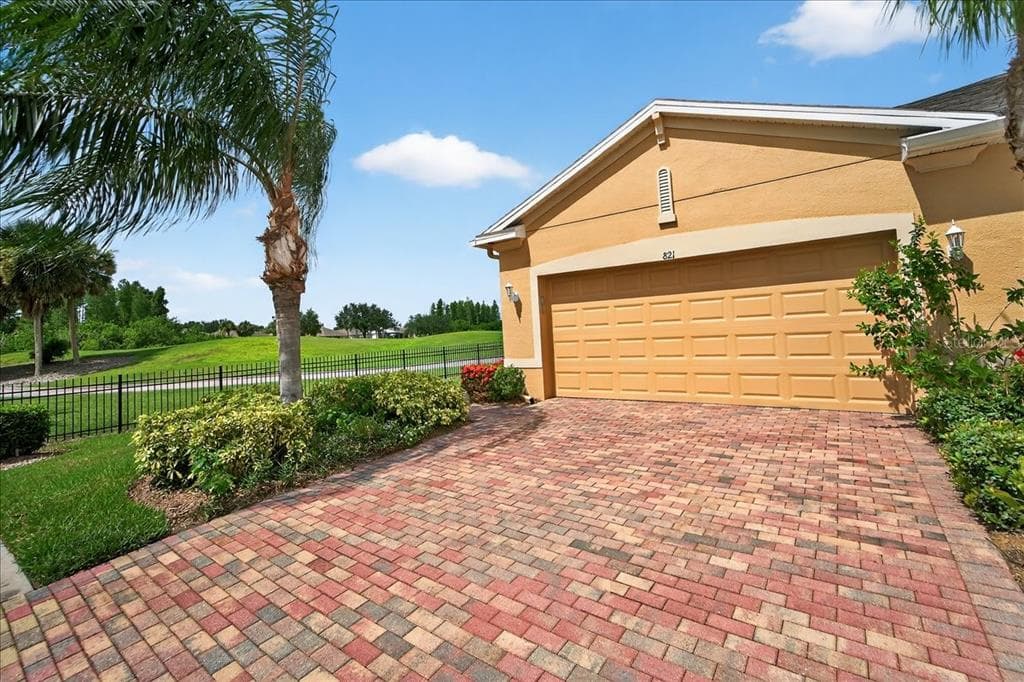 821 CHIPPER DRIVE SUN CITY CENTER, FL 33573