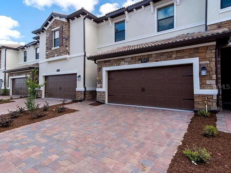 1247 PAYNE STEWART DRIVE DAVENPORT, FL 33896