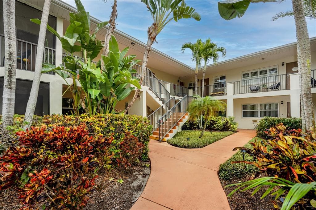 555 3RD STREET N UNIT 13 ST PETERSBURG, FL 33701