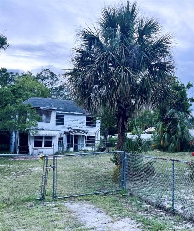 219 N DISSTON AVENUE TARPON SPRINGS, FL 34689