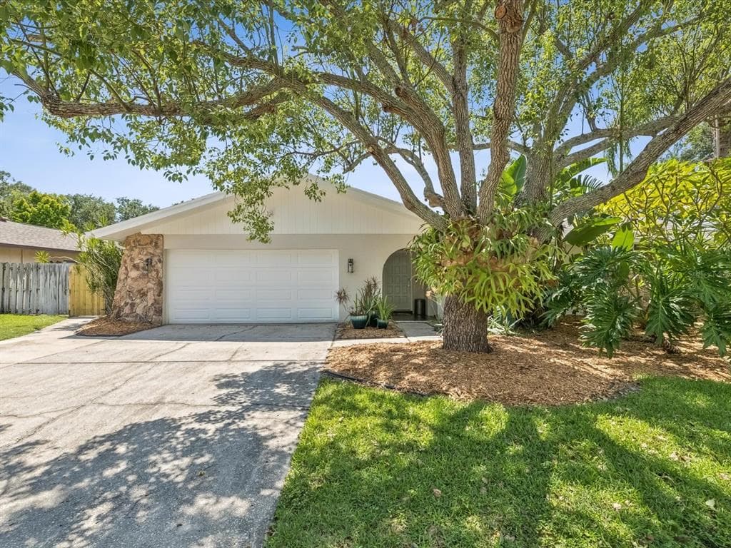1864 BRAE MOOR DRIVE