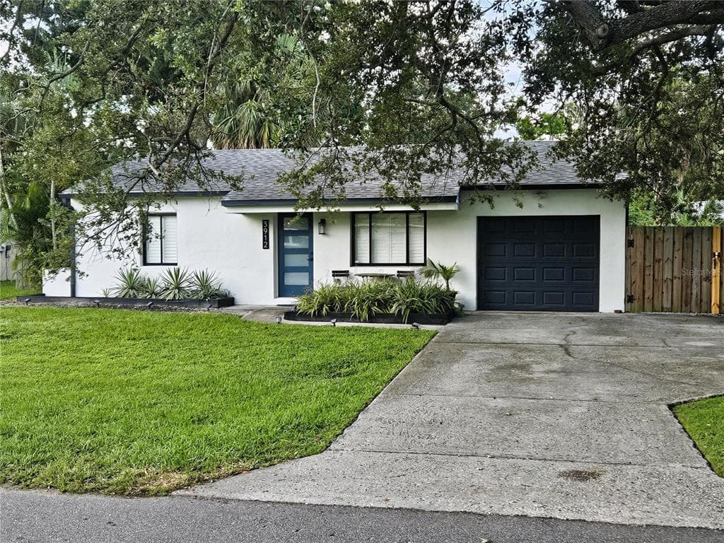 3912 W BAY VIEW AVENUE TAMPA, FL 33611
