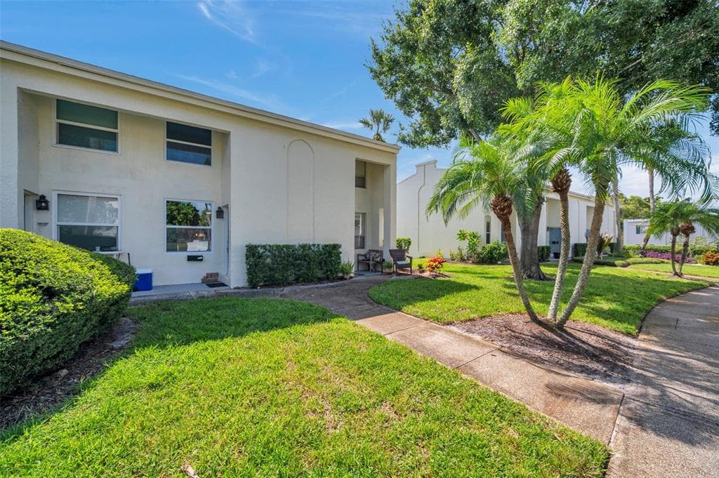 4514 LA CAPRI COURT TAMPA, FL 33611