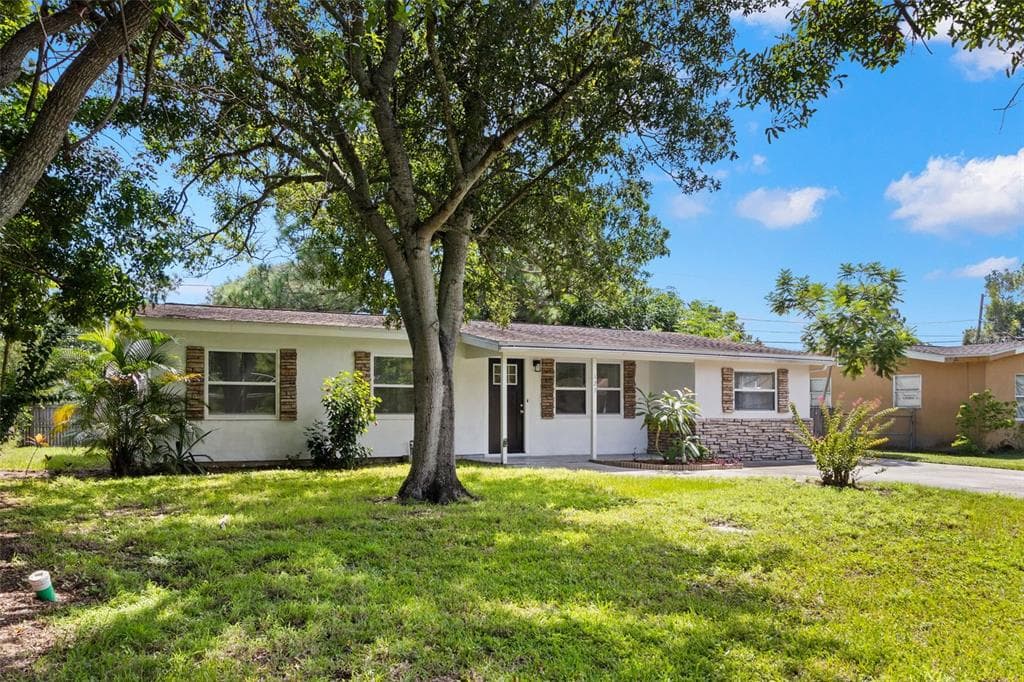 127 EMERALD LANE LARGO, FL 33771