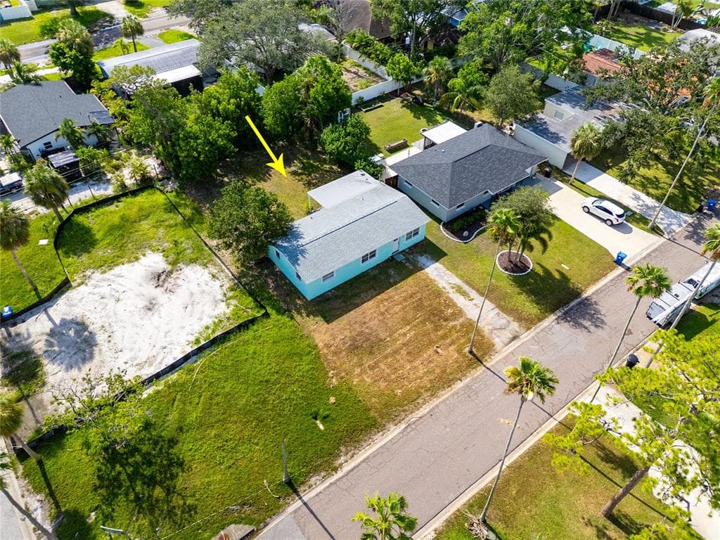 4235 DES MOINES STREET NE ST PETERSBURG, FL 33703
