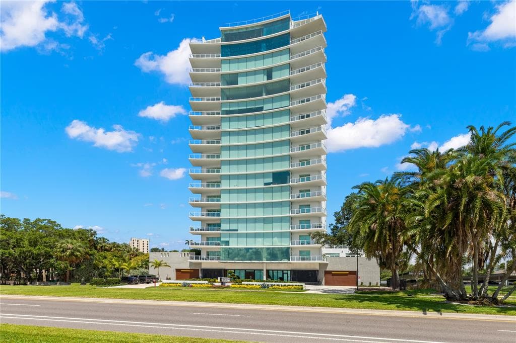 2619 BAYSHORE BOULEVARD UNIT 1400 TAMPA, FL 33629