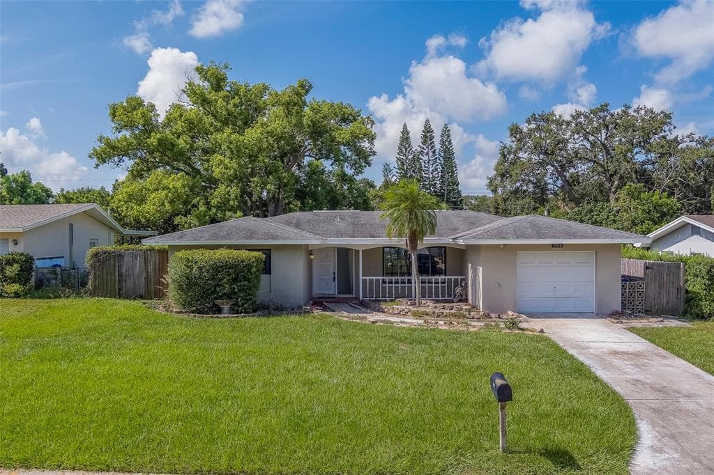 1946 SIERRA CIRCLE S LARGO, FL 33770