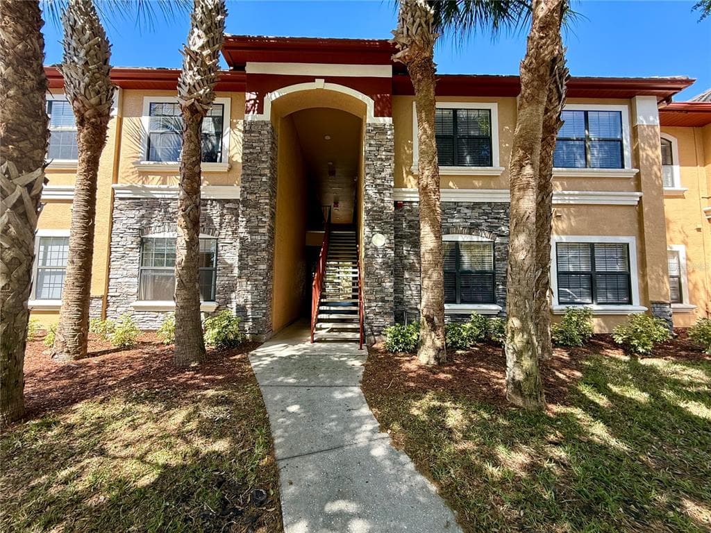 2141 PORTOFINO PLACE UNIT 2823 PALM HARBOR, FL 34683