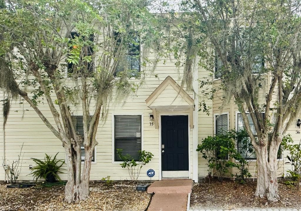 2302 MAKI ROAD UNIT 35 PLANT CITY, FL 33563
