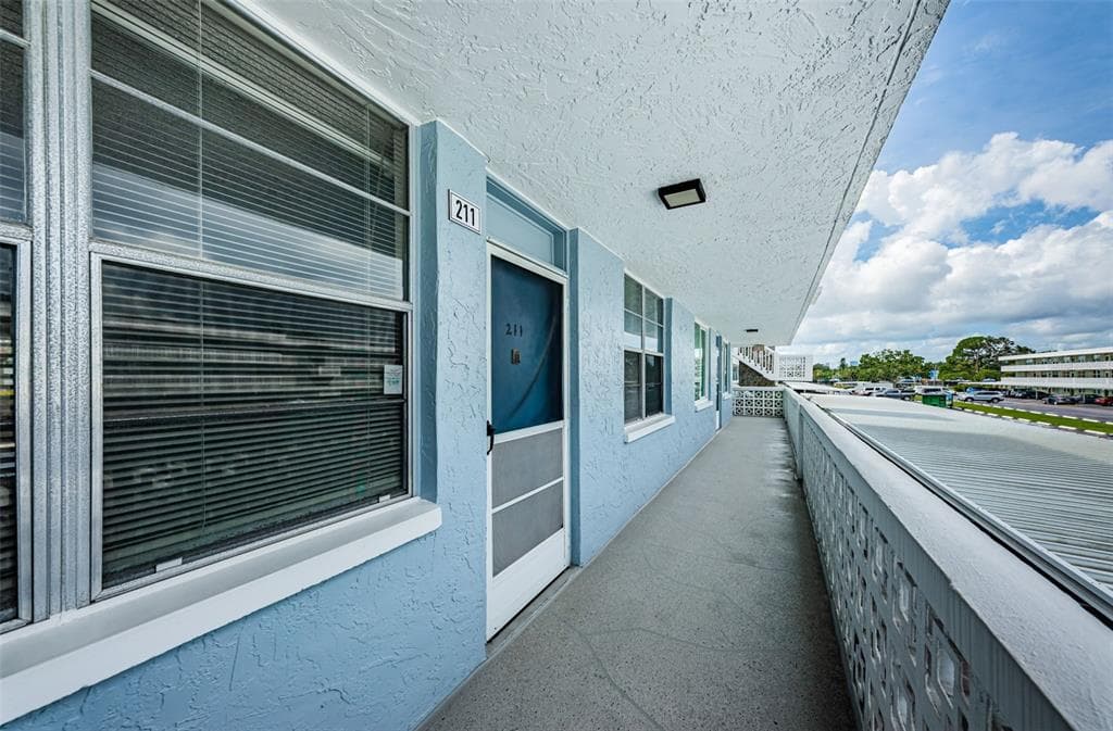 4895 BAY STREET NE UNIT 211 ST PETERSBURG, FL 33703