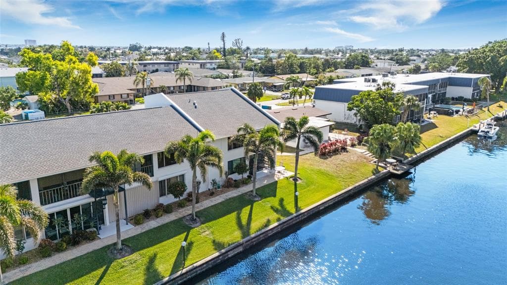 4904 VINCENNES STREET UNIT 201 CAPE CORAL, FL 33904