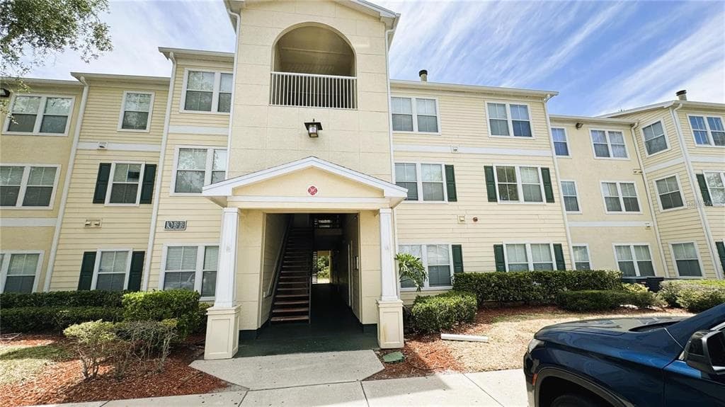18115 STERLING GATE CIRCLE UNIT - TAMPA, FL 33647