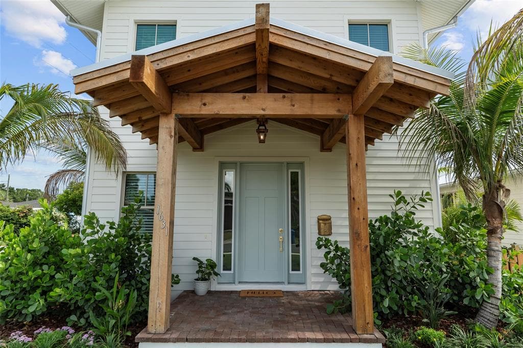 1631 31ST AVENUE N ST PETERSBURG, FL 33713