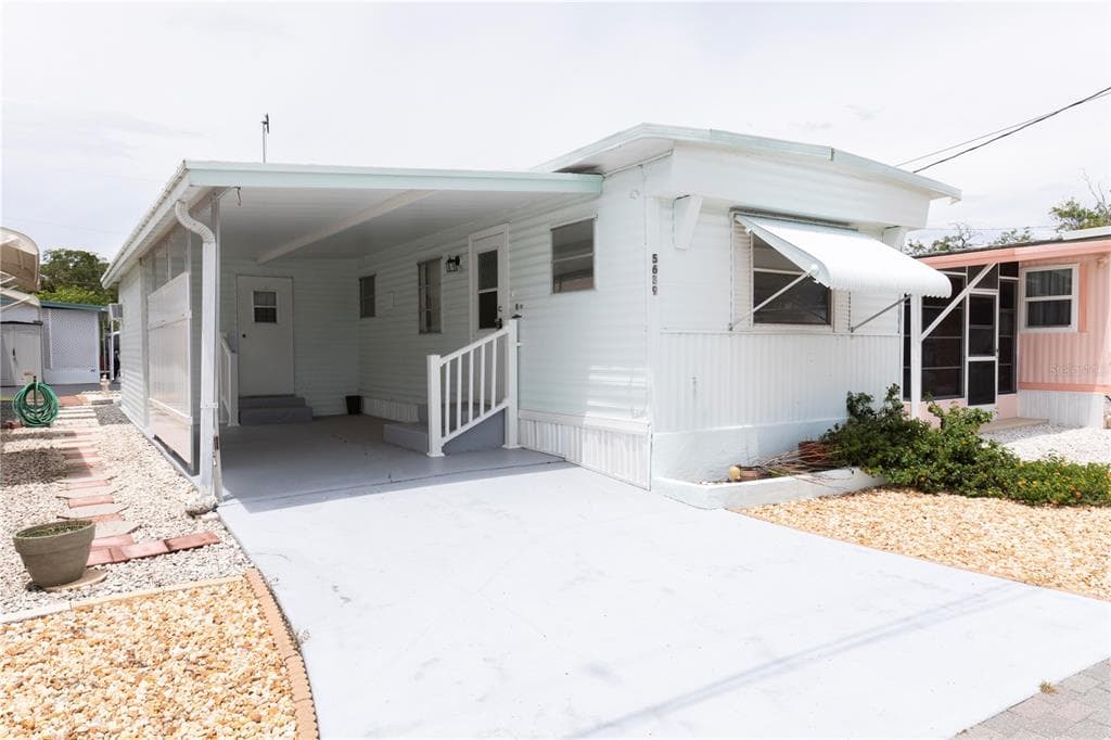 5639 OAK RIDGE AVENUE NEW PORT RICHEY, FL 34652