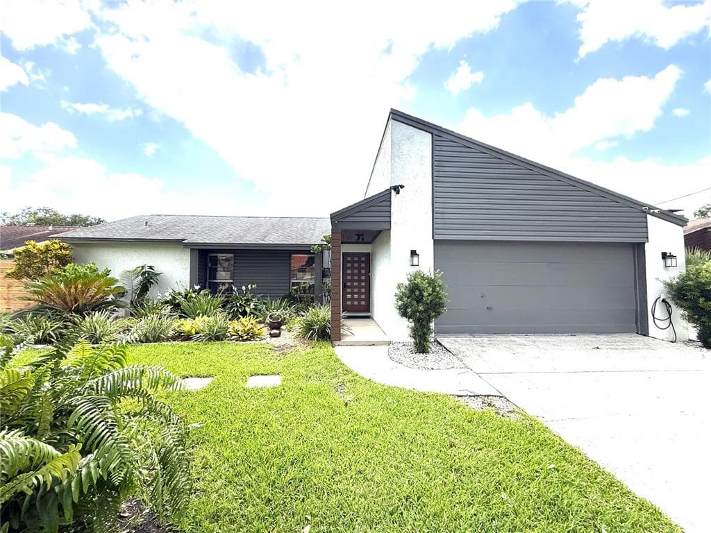 8020 N GOMEZ AVENUE TAMPA, FL 33614