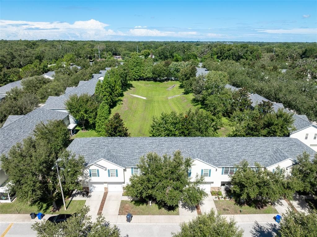 212 WOODKNOLL PLACE VALRICO, FL 33594