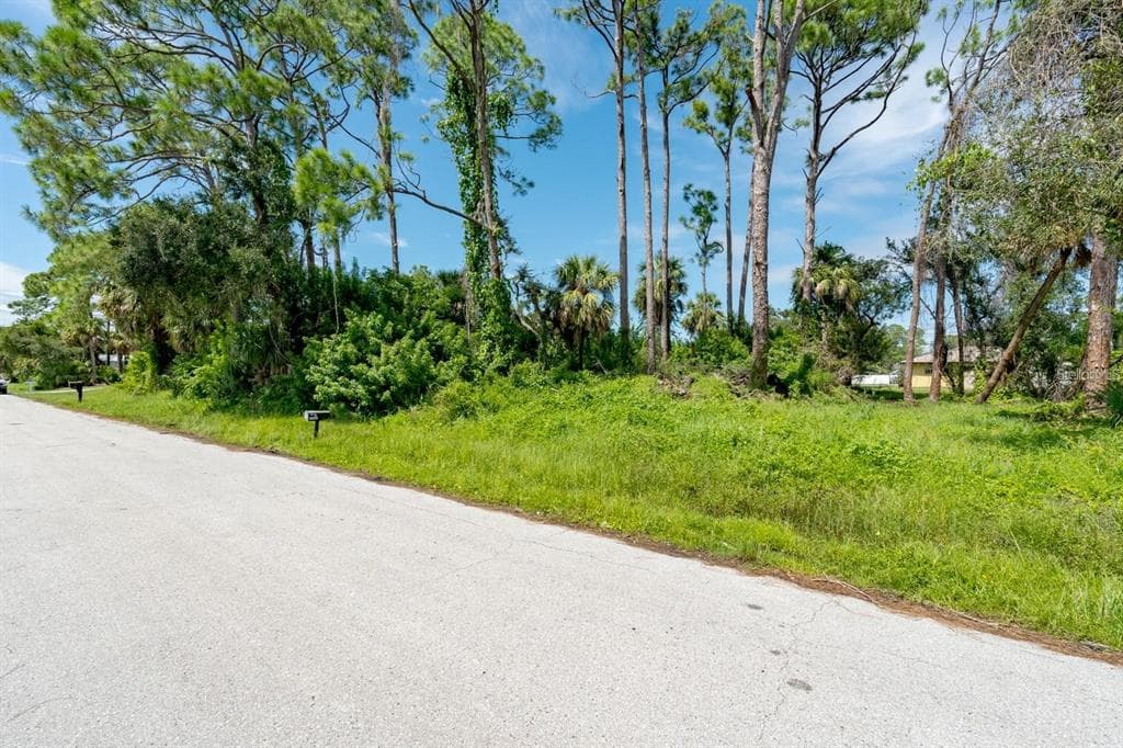 20284 EMERALD AVENUE PORT CHARLOTTE, FL 33952