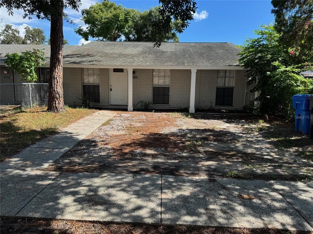 8318 ELKWOOD LANE TAMPA, FL 33615