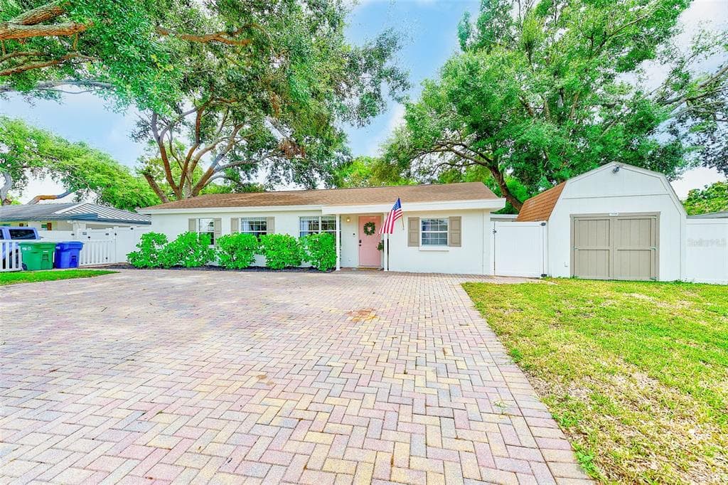 4008 W WALLACE AVENUE TAMPA, FL 33611