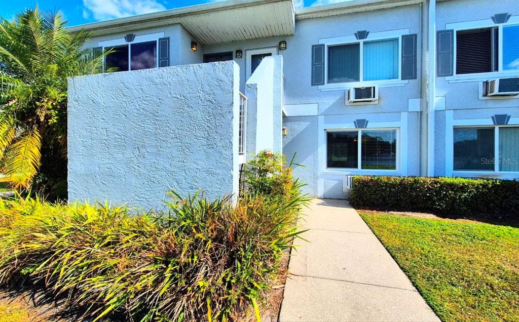 4139 DOLPHIN DRIVE TAMPA, FL 33617