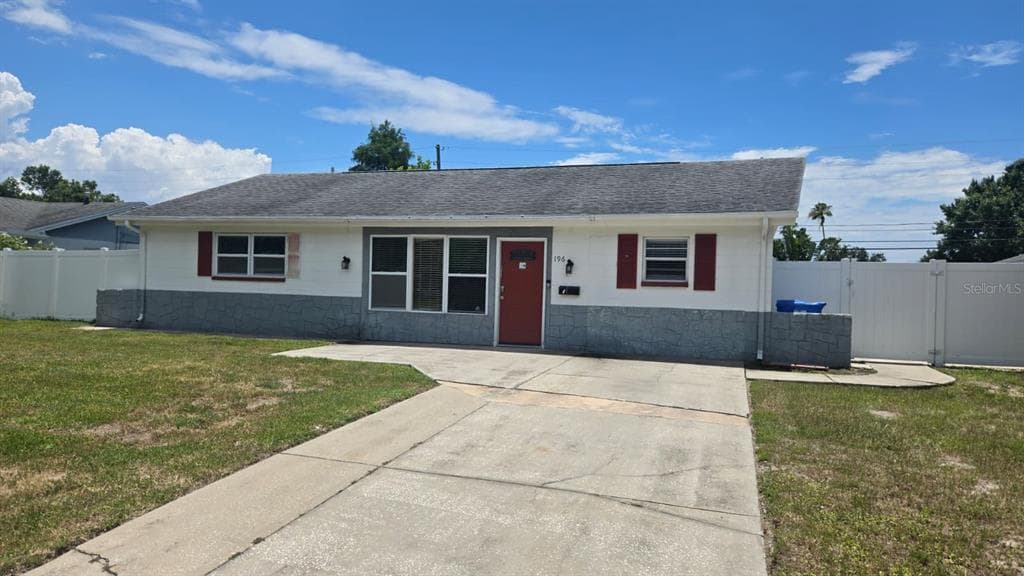 196 74TH AVENUE NE ST PETERSBURG, FL 33702