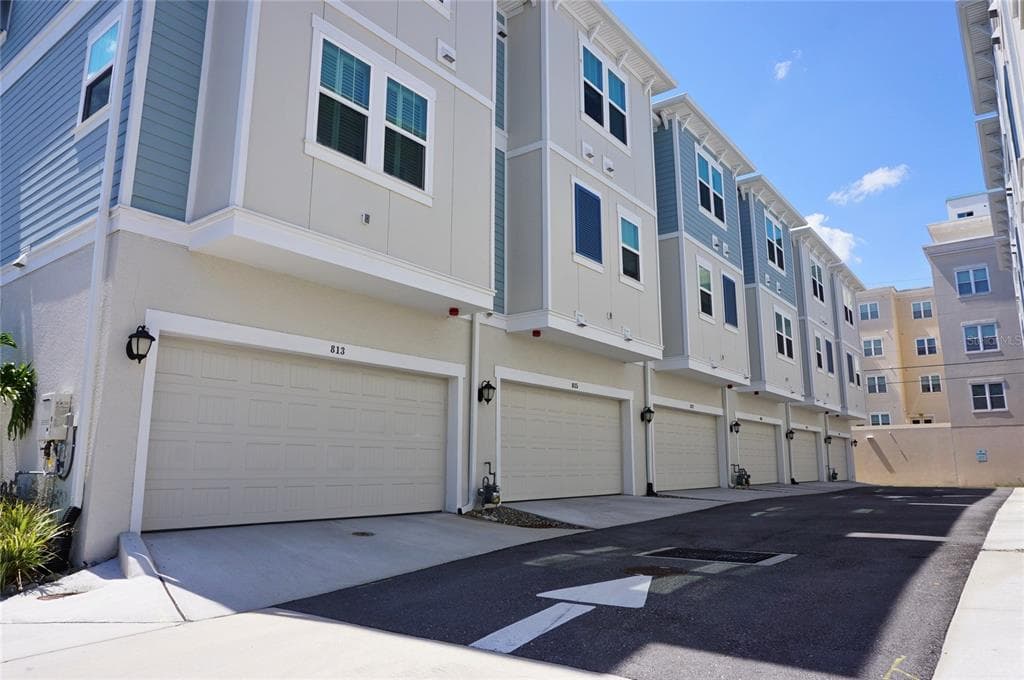 813 BURLINGTON AVENUE N ST PETERSBURG, FL 33701