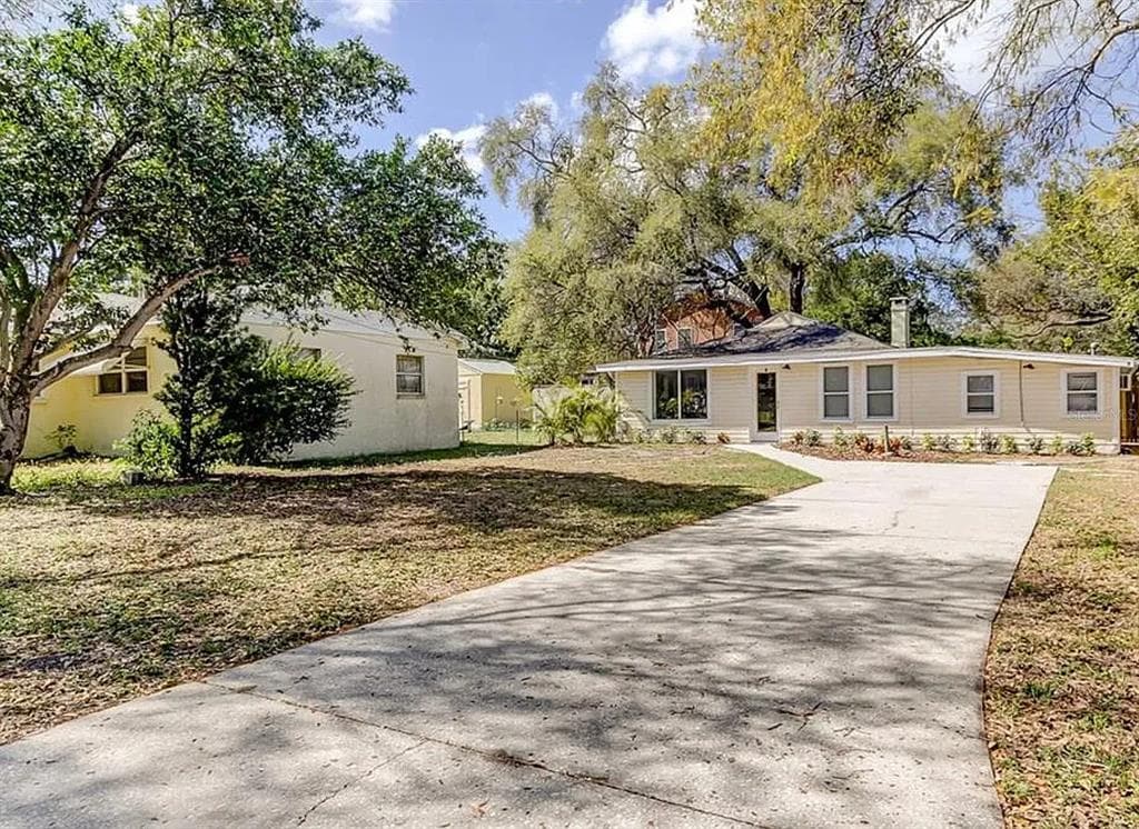 1144 NEW YORK AVENUE DUNEDIN, FL 34698