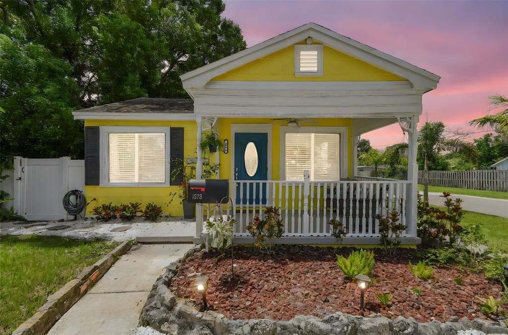 1678 27TH AVENUE N ST PETERSBURG, FL 33713