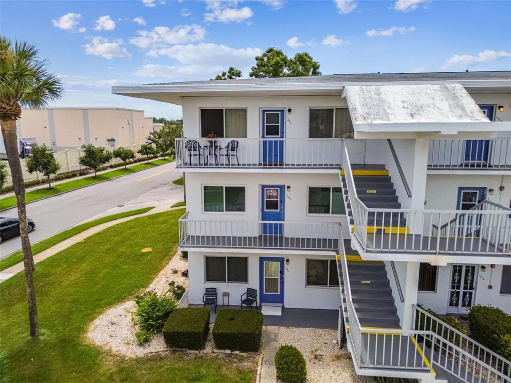 8080 112TH STREET UNIT 301 SEMINOLE, FL 33772