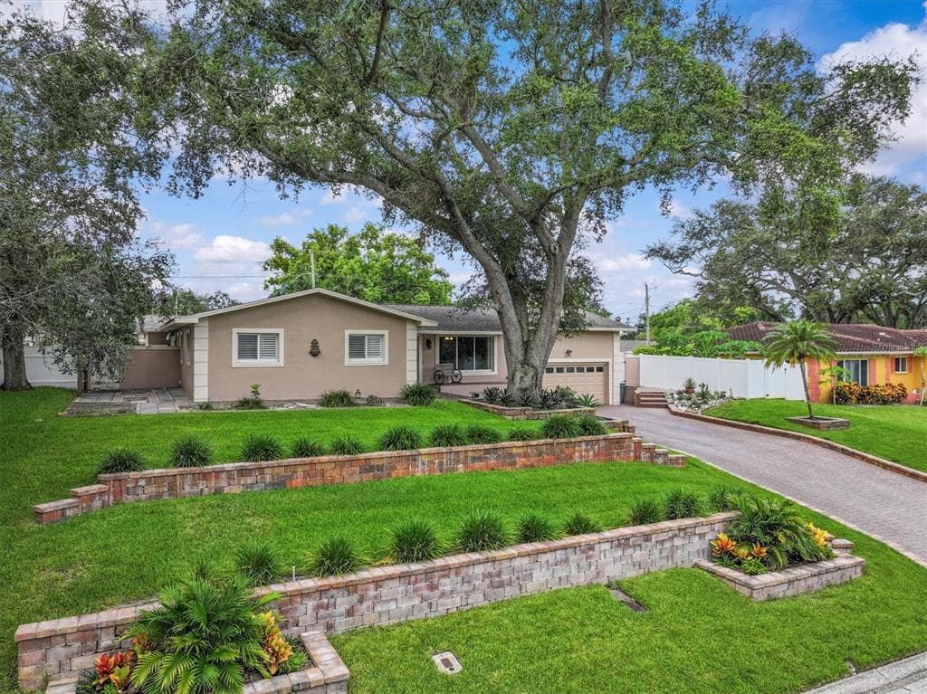 1165 NELSON STREET DUNEDIN, FL 34698