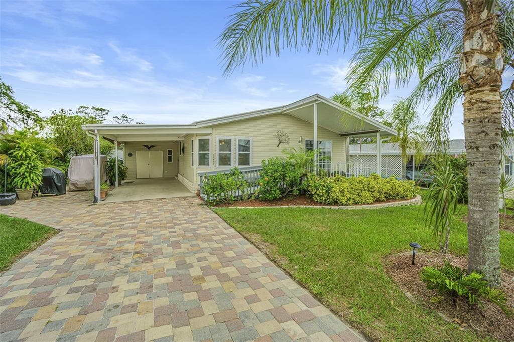 37654 NEUKOM AVENUE ZEPHYRHILLS, FL 33541