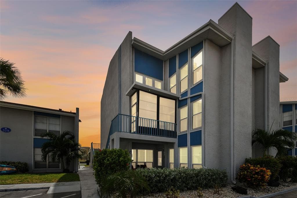 315 MEDALLION BOULEVARD UNIT E MADEIRA BEACH, FL 33708