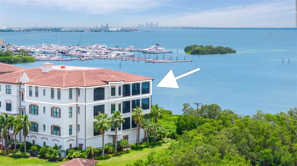 5703 YEATS MANOR DRIVE UNIT 401 TAMPA, FL 33616